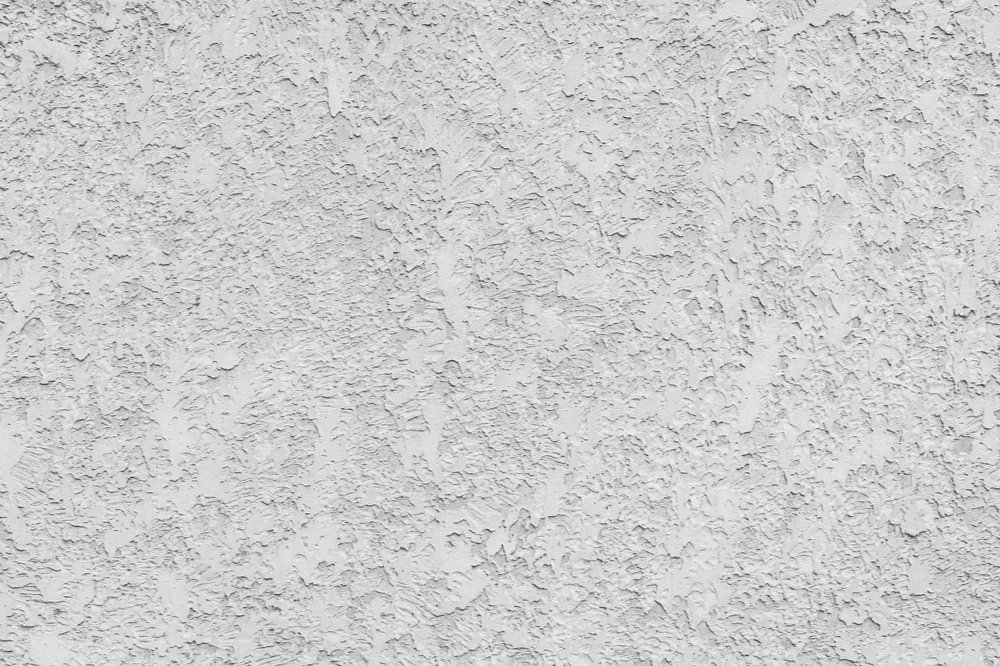 Biały dekoracyjny tynk na ścianie – tynkowanie dekoracyjne